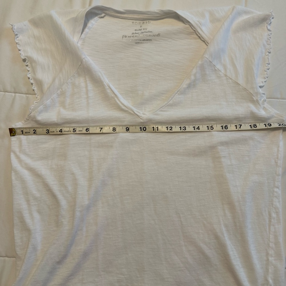 Torrid White Flutter Sleeve Top - size 0x - Picture 6 of 9